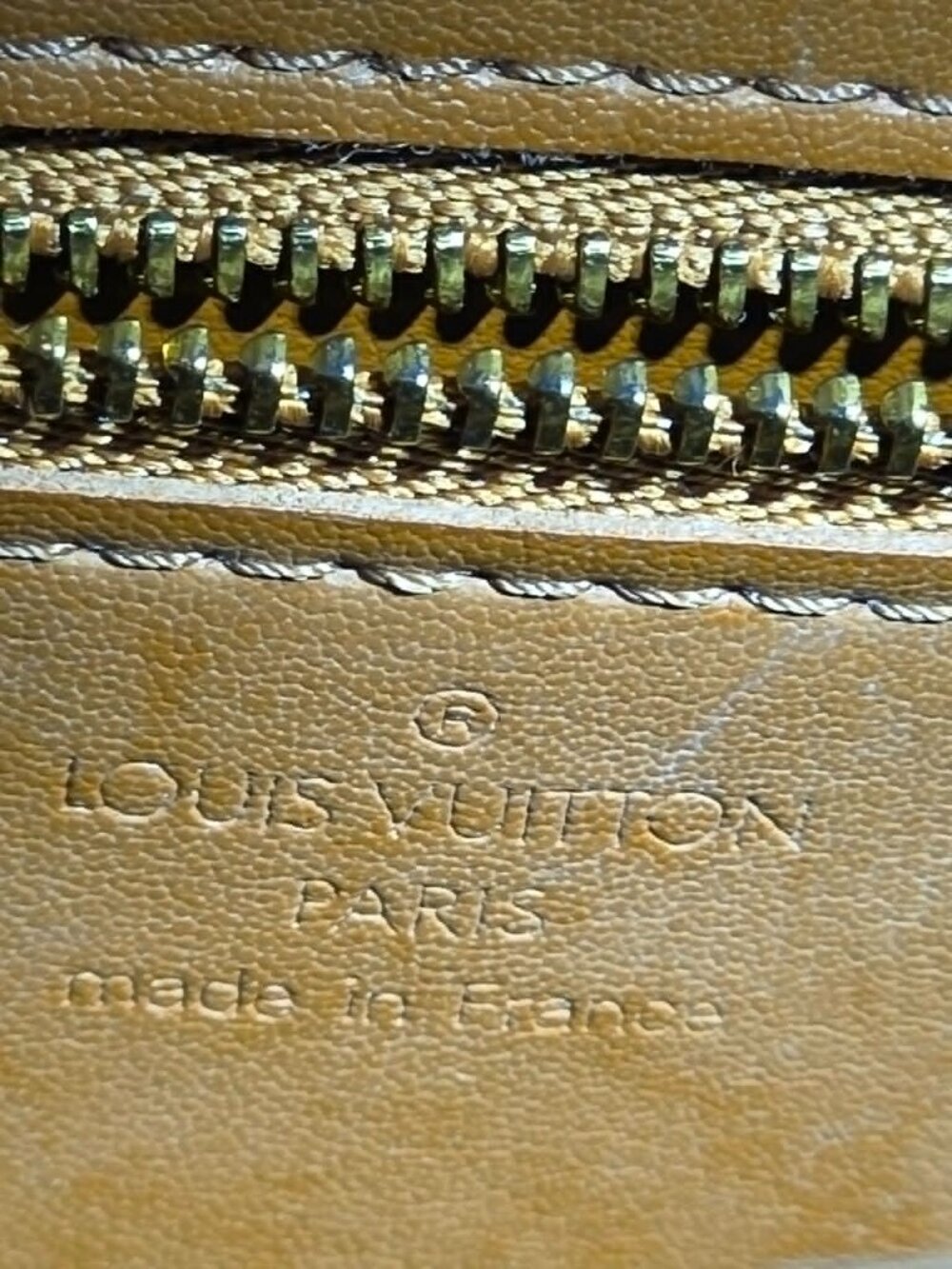 Louis Vuitton Christie Cross body purse - Picture 2 of 14